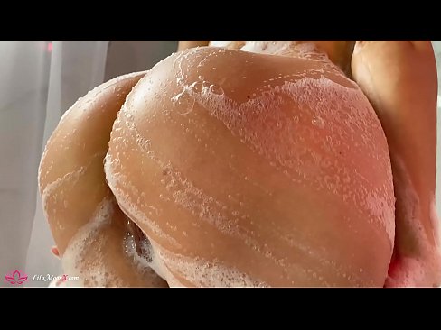 ❤️ 布鲁内特在淋浴时用振动器自慰阴部达到强烈的高潮 ❤ Hard porn❤