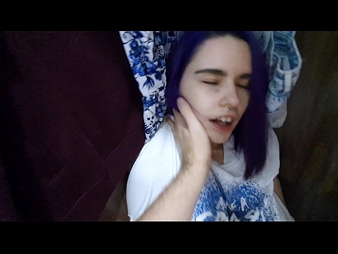 ❤️ 在衣柜里发现我的妹妹并帮助她射精 ❤ Hard porn❤