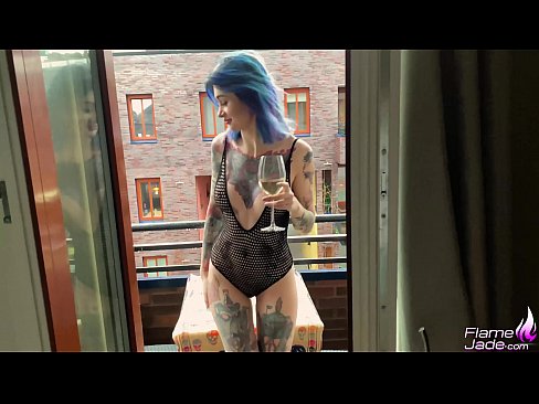 ❤️ 巨大的女孩大口吸吮,在空旷的天空下热情地做爱 ❤ Hard porn❤